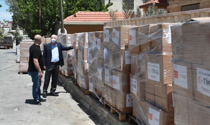 “الصحة” الفلسطينية تتسلم مساعدات تركية لمواجهة “كورونا”
