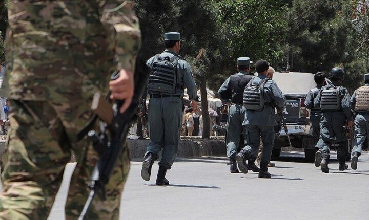 مقتل 6 من الشرطة في تفجير غربي أفغانستان