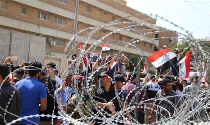 محتجون على البطالة يغلقون مصفاة نفطية جنوبي العراق