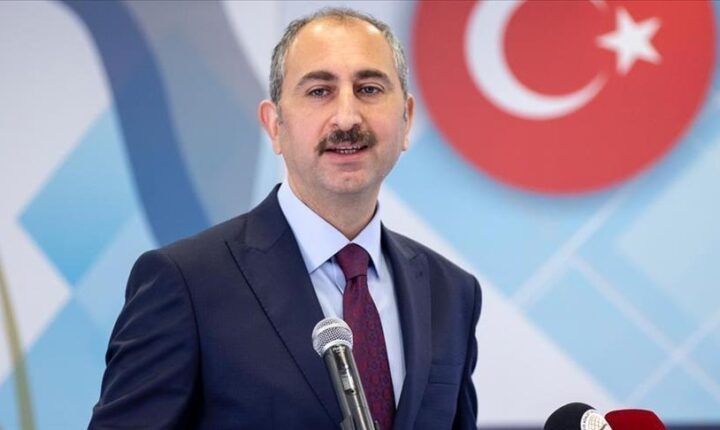 وفاة والدة وزير العدل التركي بكورونا