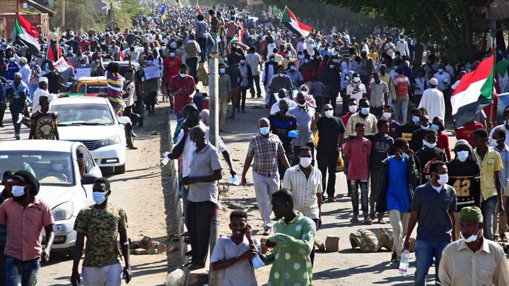 السودان.. إغلاق جسور الخرطوم عشية المظاهرات والسفارة الأمريكية تحذر رعاياها